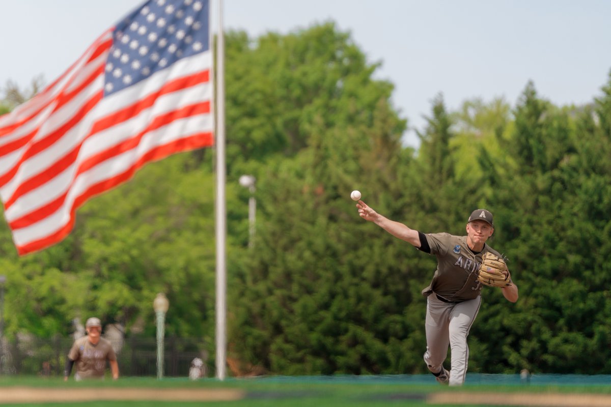 ArmyWP_Baseball's tweet image. Golden hour, golden moment.