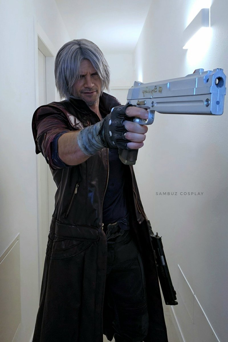 SambuzCosplay's tweet image. DANTE &amp;amp; LEON
(sons of Capcom)
⚠️fakeguns
#ResidentEvil #DMC5 
#DevilMayCry #cosplay #sparda
#Kennedy