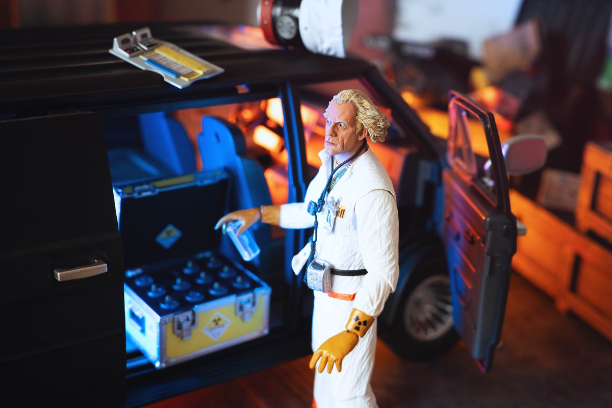 Oh ! Mon dieu ! Et moi qui pensais les avoir semés, ils m'ont retrouvé.
#JaiPasFinideJOUET
#EmmettBrown #backtothefuture #movie #toyphotography #photography #photoftheday