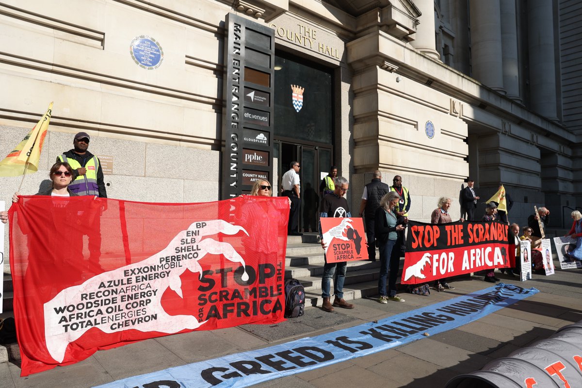 StopEACOP (@stopeacop) on Twitter photo 📢Today, our comrades from <a href="/ExtinctionR/">Extinction Rebellion Global</a>, <a href="/fossilfreeLDN/">Fossil Free London</a>, <a href="/WarOnWant/">War on Want</a>, Christian Climate Action, <a href="/RFUK/">RainforestFoundation</a>, #StopEACOP UK & others are protesting the #AfricaEnergiesSummit in London. We join them in calling for an end to this neocolonial event over its racist & colonial attitudes. 📢Today, our comrades from <a href="/ExtinctionR/">Extinction Rebellion Global</a>, <a href="/fossilfreeLDN/">Fossil Free London</a>, <a href="/WarOnWant/">War on Want</a>, Christian Climate Action, <a href="/RFUK/">RainforestFoundation</a>, #StopEACOP UK & others are protesting the #AfricaEnergiesSummit in London. We join them in calling for an end to this neocolonial event over its racist & colonial attitudes.