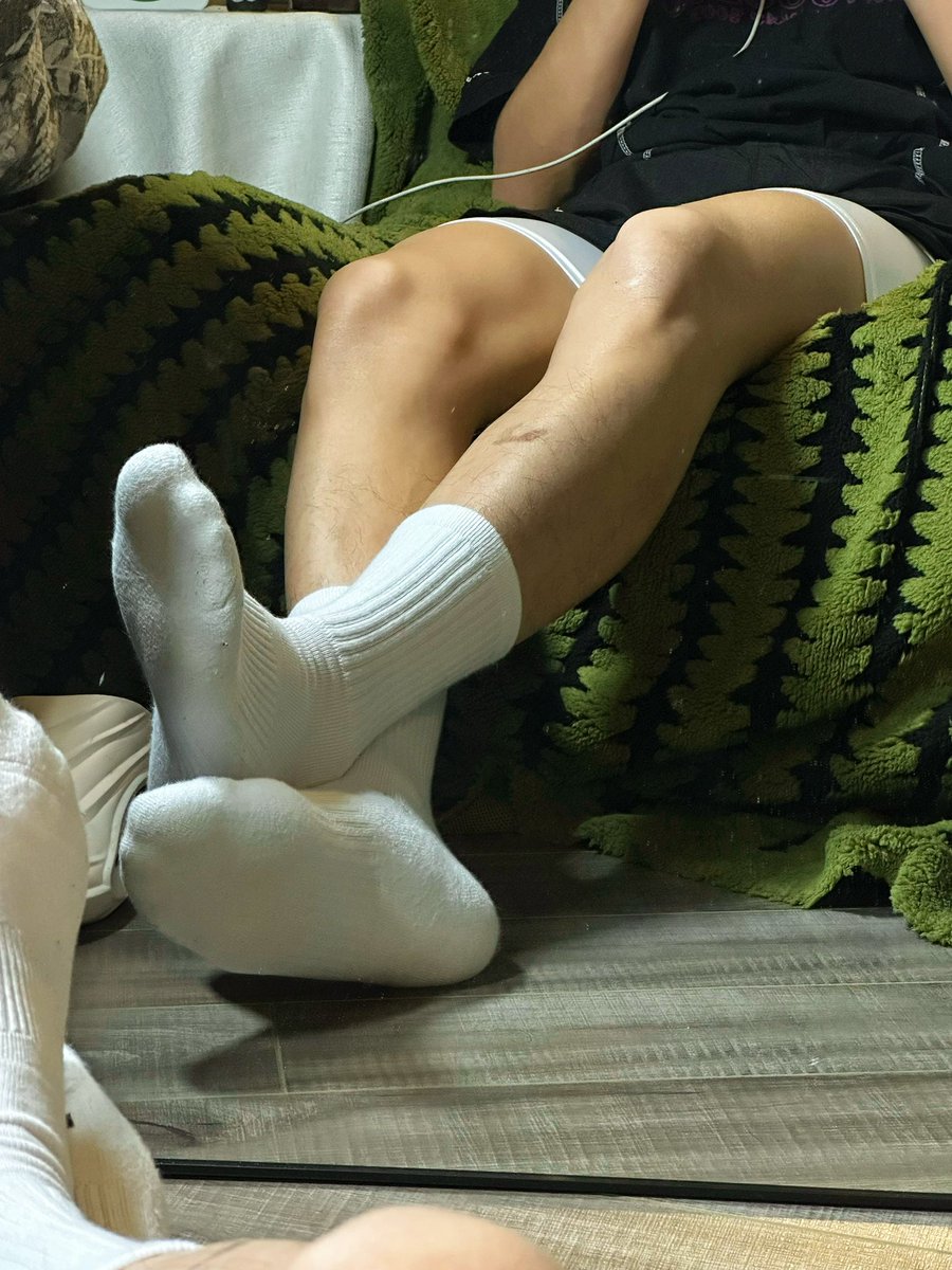 这么好看的白袜确定不想来一口嘛