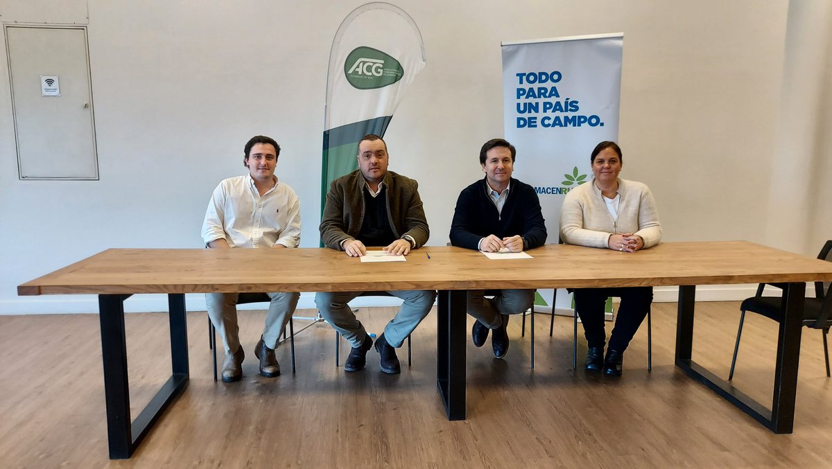 consignatarios1's tweet photo. ACG y @Almacen_Rural firmaron un convenio que habilita importantes descuentos en productos garrapaticidas para socios de la gremial. 

Este miércoles 14 el presidente de ACG, Otto Fernández, y el director de Almacén Rural, Diego Mora, firmaron el acuerdo, que ya queda habilitado. https://t.co/PAjpvviR78