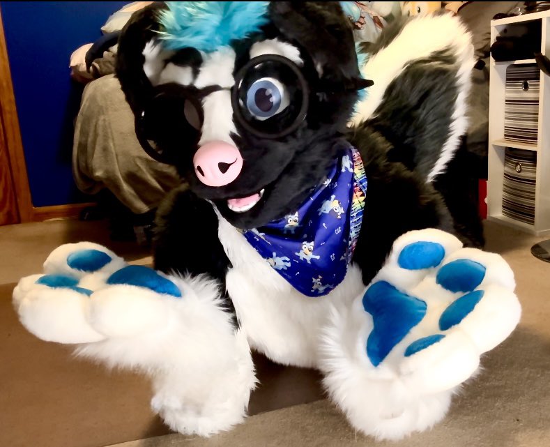 Hey whatcha doin down here? 

Looks like you could use some skunky company☺️

…if you don’t mind the smell 🦨

#fursuiting #fursuiters #FursuitEveryday