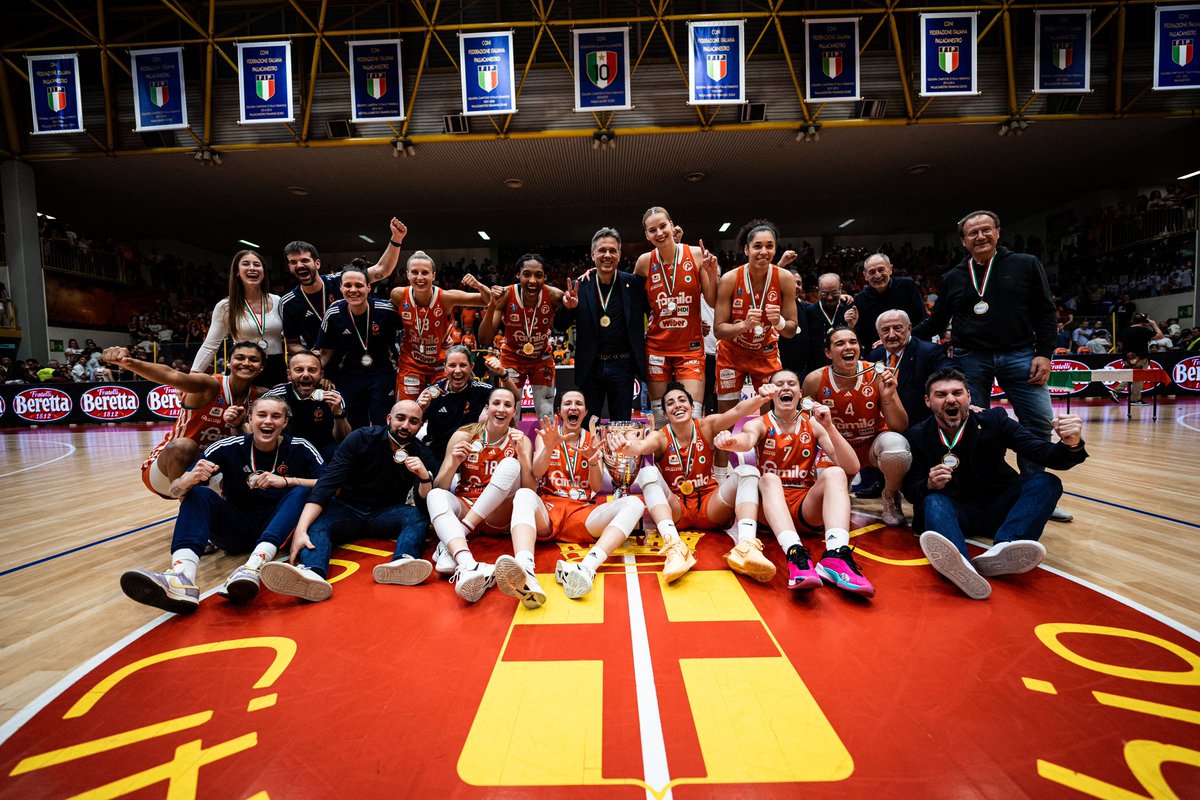 EuroLeague Women (@euroleaguewomen) on Twitter photo 🏆 x13
<a href="/familaschio/">familaschio</a> are Italian champions for the 13th time - brave, ragazze! 🧡🇮🇹
#EuroLeagueWomen 🏆 x13
<a href="/familaschio/">familaschio</a> are Italian champions for the 13th time - brave, ragazze! 🧡🇮🇹
#EuroLeagueWomen