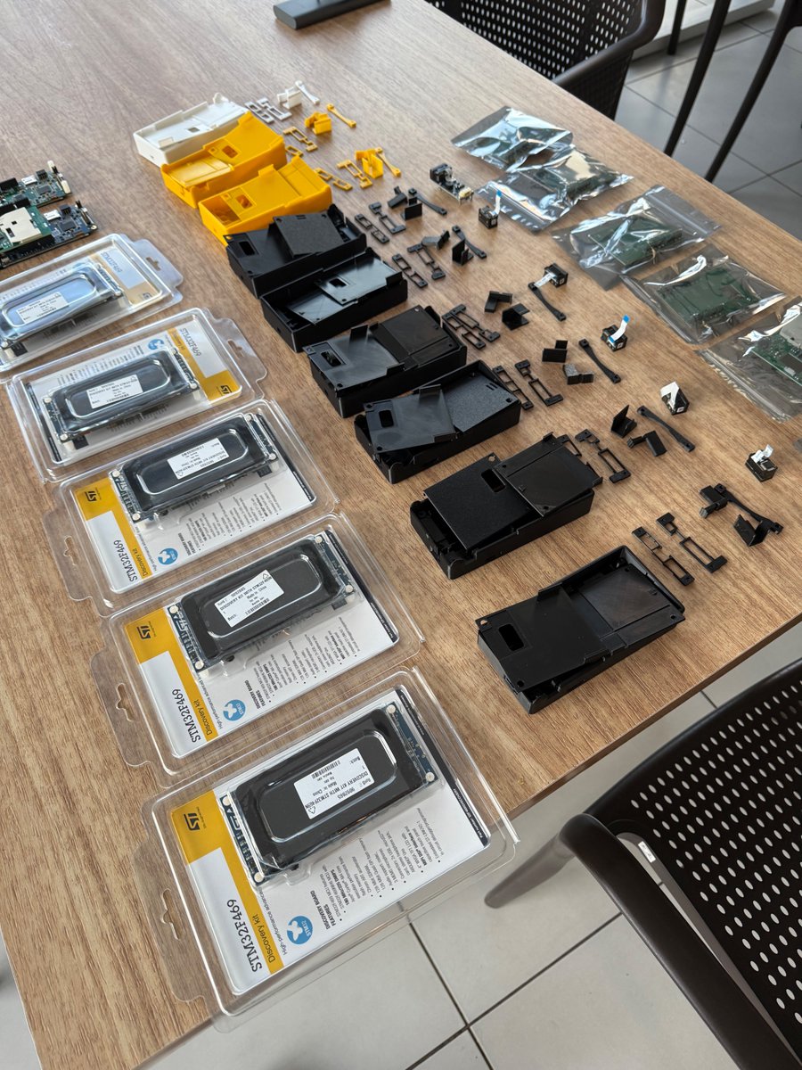 arquiguru's tweet image. El taller "Armá tu propia hardware wallet" fue súper interesante y divertido.
Gracias a todos los que participaron desde la comunidad de @BTCParaguay y un mil gracias a @schnuartz de @ClavaStack por darnos su tiempo, su experiencia y por guiarnos durante todo el proceso.…