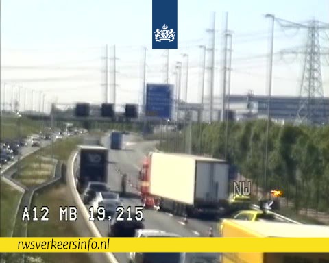 Op de #A12 richting Den Haag is bij Bleiswijk een ongeval geweest waar een camper en auto bij betrokken waren. Doordat er maar één rijstrook open is, is de vertraging vanaf knp. Gouwe opgelopen tot 40 minuten.