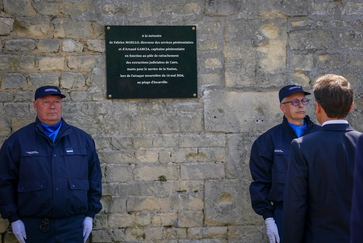 À Caen, la Nation rend hommage à Arnaud Garcia et Fabrice Moello, tombés en servant la Justice. Nous pensons à leurs familles ainsi qu’à leurs trois collègues grièvement blessés.

Leur courage ne sera jamais oublié. Leur mémoire guide notre action pour bâtir une France plus sûre.