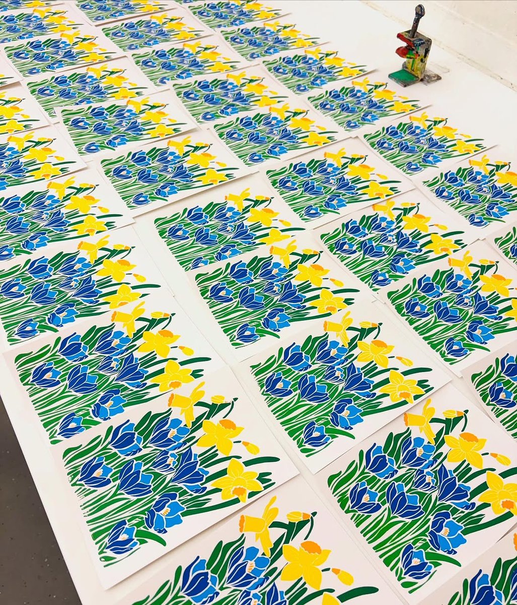 Beautiful floral prints just in time for Spring 🐝💐⁠
⁠
All by SVA Continued Ed alum @annafleuryart at @svaprintshop⁠
⁠
 Sign up for one of our printing courses this summer!! Link in bio. ⁠
⁠
#silkscreen #floralprints #screenprinting #printmaking