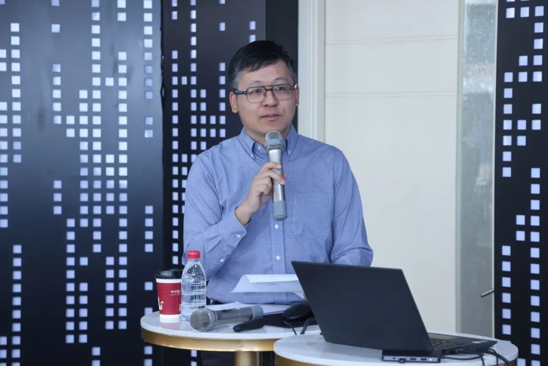 Tsinghua_Uni's tweet image. “In time, collaborative perception tech in the #InternetOfVehicles could be applied to commercial #AutonomousDriving to handle complex control tasks,” says #TsinghuaRen Assoc. Prof. Zhou Sheng (China) from @TsinghuaEE, who is deeply involved in Vehicle-to-Everything (#V2X).