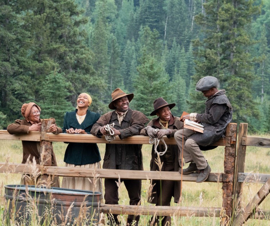 magnolianetwork's tweet image. New series alert! 🚨
Journey back in time with three families as they leave the 21st century behind and attempt to survive as 1880s homesteaders—without modern technology, running water or electricity.
#BackToTheFrontier premieres July 10 on #MagnoliaNetwork and @StreamOnMax.