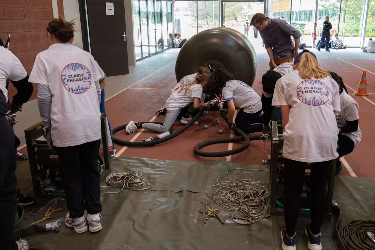 energie_ops's tweet photo. « Un hélico avec un blessé atterri dans 5 minutes pour avitailler. Il faut mettre en œuvre le FARP.»
Défi lancé aux collégiens des classes défense de Seine et Marne participants au Rallye Citoyen le 6 mai au CNSD. Pour eux, une découverte des métiers du SEO.
#SEO,#DMD77,#CNSD https://t.co/HVYRNKFG50