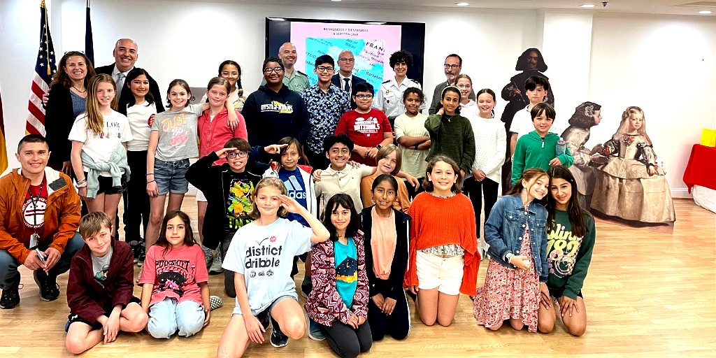 La Spain Edu Office USA, la Guardia Civil y la Policía Nacional y la escuela  ISA Oyster Adams, participan en el Embassy Adoption Program. 
#SpainEdOffice;  #OysterAdams ; #Policianacional #Guardiacivil #EmbassyAdoption; #ProudToBeISA