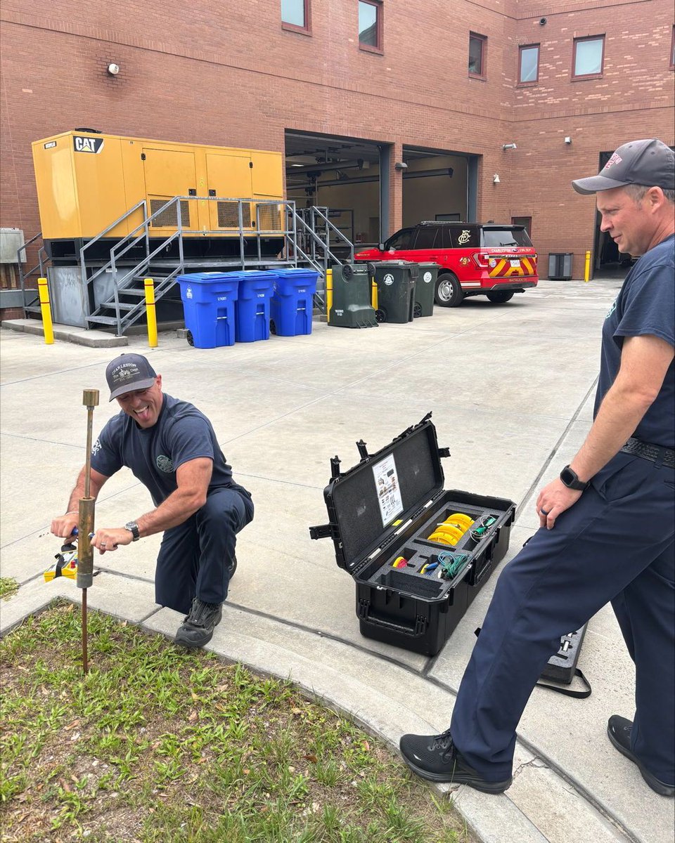 At the Charleston Fire Department, continuous training is a core part of who we are. 👏 We’re always working to sharpen our skills, stay current with best practices, and prepare ourselves to serve our community in any situation. Last week, several of our members participated in