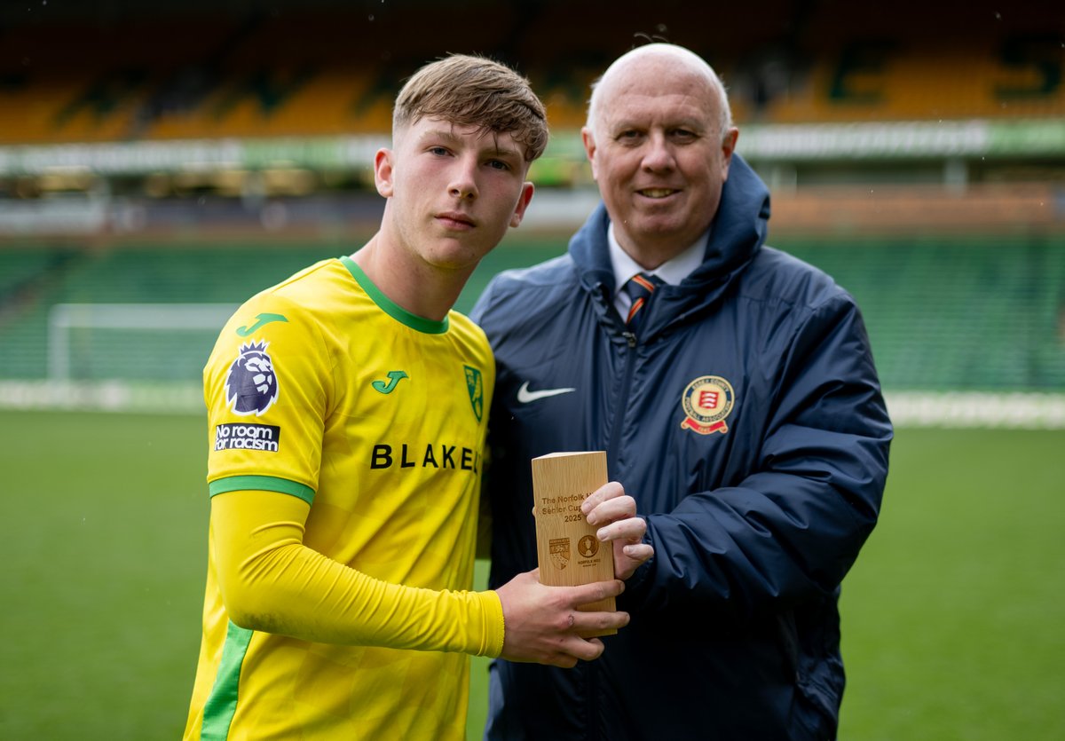 Norfolk FA County Cups (@ncfacountycups) on Twitter photo The <a href="/NorfolkHire/">Norfolk Hire Ltd</a> #SeniorCup Player of the Match...
Brandon Forbes β <a href="/NorwichCityAcad/">Norwich City Academy</a> π
Presented by <a href="/EssexCountyFA/">Essex County FA</a> Chair of Board & Council, Andy Chaplin. #NorfolkFootball β½π The <a href="/NorfolkHire/">Norfolk Hire Ltd</a> #SeniorCup Player of the Match...
Brandon Forbes β <a href="/NorwichCityAcad/">Norwich City Academy</a> π
Presented by <a href="/EssexCountyFA/">Essex County FA</a> Chair of Board & Council, Andy Chaplin. #NorfolkFootball β½π