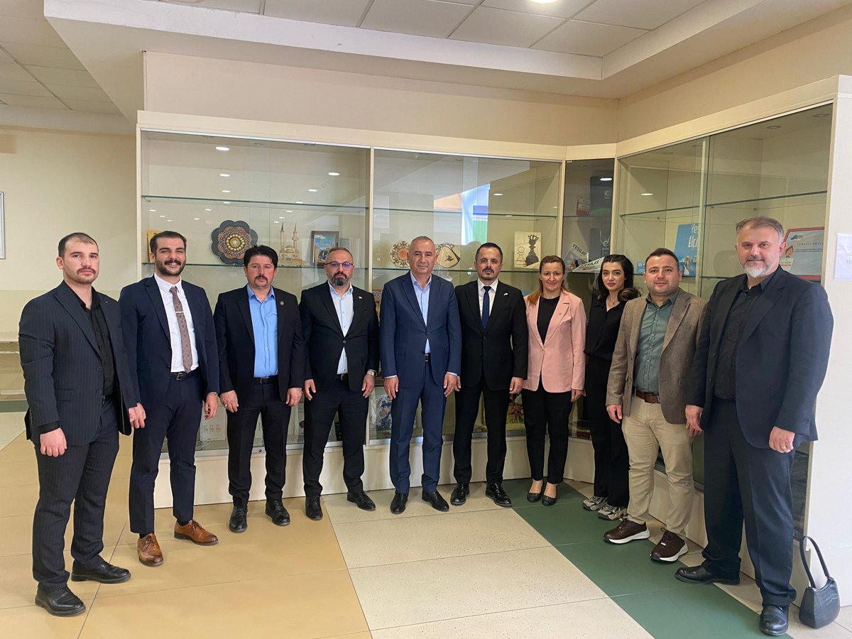 İlçe Başkanımız  Osman Çakan ve İlçe Yöneticilerimiz Yeşilay Bahçelievler Şubesini ziyaret ettiler. Şube Başkanımız Erdal Akgül ve yönetimine, nazik ev sahipliği için teşekkür ederiz.

<a href="/_MHPistanbul_/">MHP İstanbul</a> <a href="/cakan4450/">Osman Çakan</a> <a href="/YesilayKurumsal/">Yeşilay Kurumsal</a> <a href="/1920yesilay/">Yeşilay</a> <a href="/BevlerYesilay/">Yeşilay Bahçelievler</a>