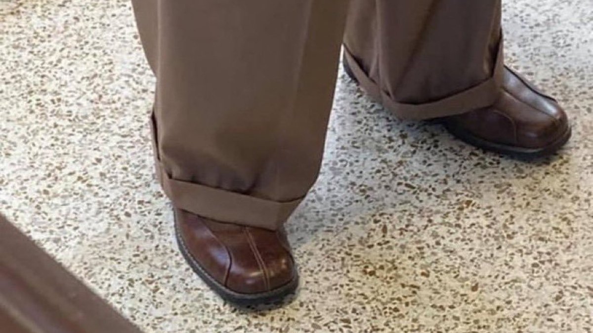 if your boss dresses like this, you will never be replaced by AI
