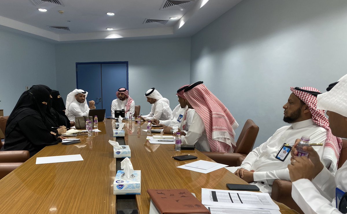 JazanU_Science's tweet image. #الجامعة_اليوم|
عميد كلية العلوم #حسين_الناشري يرأس الاجتماع التنسيقي للجنة الاختبارات النهائية لطلبة كلية العلوم والمسار الصحي للفصل الدراسي الثاني من العام الجامعي 1446هـ بحضور وكلاء ورؤساء الأقسام ومشرف وحدة المسار الصحي وإدارة الكلية. 
#جامعة_جازان