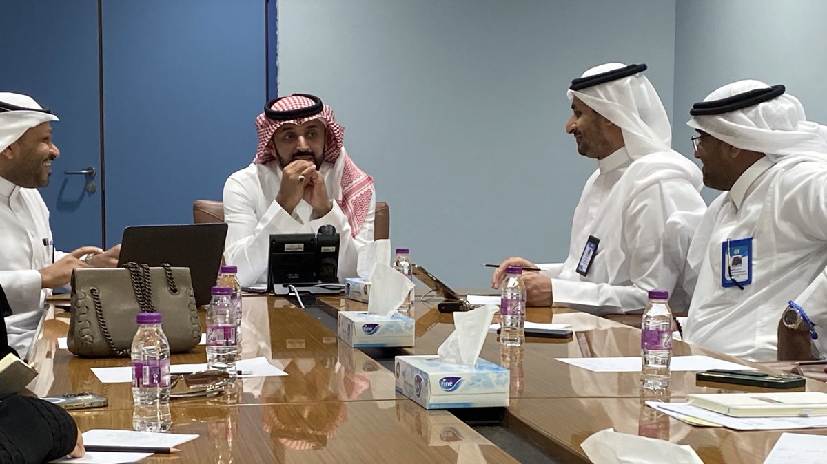 JazanU_Science's tweet image. #الجامعة_اليوم|
عميد كلية العلوم #حسين_الناشري يرأس الاجتماع التنسيقي للجنة الاختبارات النهائية لطلبة كلية العلوم والمسار الصحي للفصل الدراسي الثاني من العام الجامعي 1446هـ بحضور وكلاء ورؤساء الأقسام ومشرف وحدة المسار الصحي وإدارة الكلية. 
#جامعة_جازان