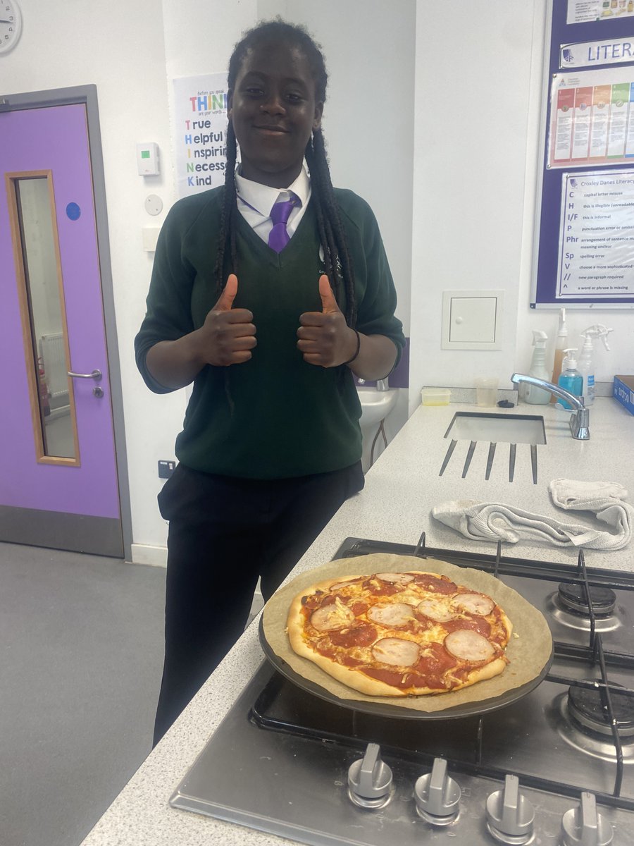 cdstechfaculty's tweet photo. In food technology Year 9 have been making dough, and then creating amazing pizzas. 🍕👩‍🍳🍴 https://t.co/8kiXegnGLV