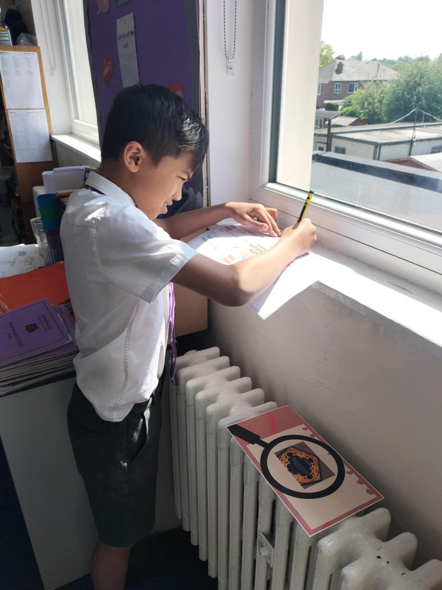 Something strange has happened in Diagon Alley - Mr Mulpepper's Apothecary Shop has been broken into! Prep 5 had to decipher clues left at the scene and infer who the suspect could be and what they were searching for. #EPSInspire ✨🪄