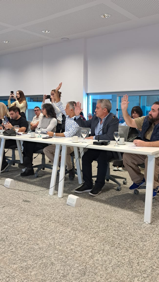 Juan Balastegui (@juanbalastegui) on Twitter photo 🙌 En el <a href="/ConcejoCba/">Concejo Deliberante de Córdoba</a> dimos un paso importante para aprobar #FichaLimpia ¡Nuestro proyecto de ordenanza llega al recinto para su tratamiento!
Esta iniciativa ciudadana propone que las personas condenadas en segunda instancia por corrupción no puedan ser candidatos ni funcionarios 🙌 En el <a href="/ConcejoCba/">Concejo Deliberante de Córdoba</a> dimos un paso importante para aprobar #FichaLimpia ¡Nuestro proyecto de ordenanza llega al recinto para su tratamiento!
Esta iniciativa ciudadana propone que las personas condenadas en segunda instancia por corrupción no puedan ser candidatos ni funcionarios