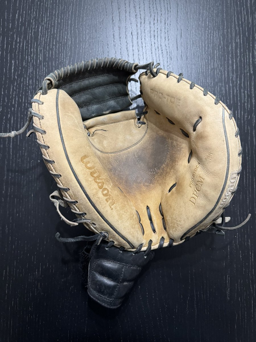 FixItFowler42's tweet image. Upper-Mid pocket repair on this A2000! Turned around and back on the field in less than 24 hours. #FixItFowler @Starting9_37_ @skipMeyers17