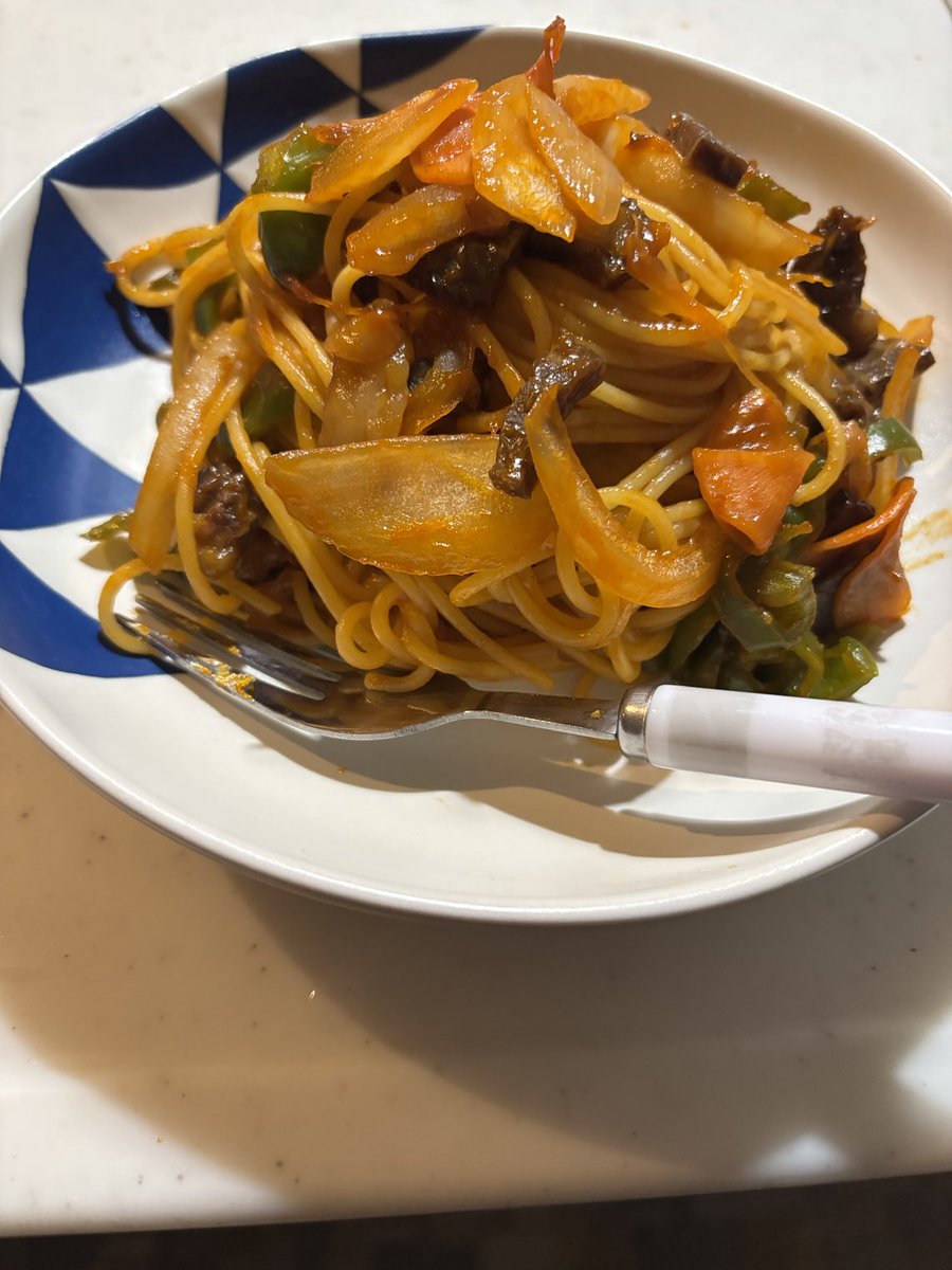 今無性にナポリタンが食べたくなって作ったがこの時間に食べて大丈夫なのだろうか…笑