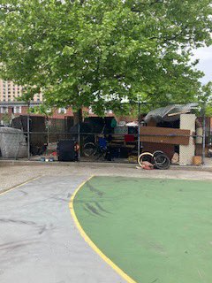 NYPDPSA1's tweet image. Our QTeam conducted a Homeless Encampment Operation at the @NYCHA Surfside Gardens. The encampment was a major concern to residents in that development as well as problematic for NYCHA employees. @NYPDBklynSouth @NYPDHousing @NYPDnews @NYPDPC @NYPD1stDep @NYPDHBBk @NYPDChiefOfDep