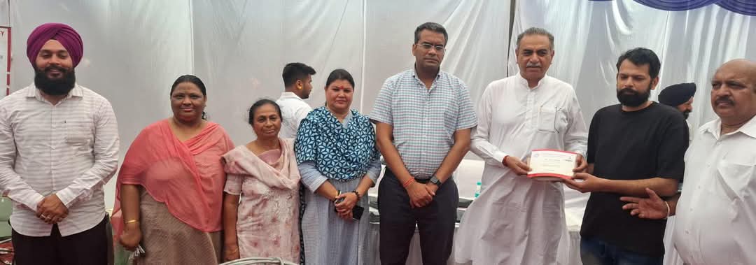 Anup Gupta (Modi Ka Parivar) (@gupta_anup) on Twitter photo рдЪрдВрдбреАрдЧрдврд╝ рдирдЧрд░ рдирд┐рдЧрдо рдХреА рдореБрд╣реАрдо
"рдСрдкрд░реЗрд╢рди рд╕рд┐рдВрджреВрд░" рдХреЗ рддрд╣рдд
рдЖрдЬ рд╕реЗрдХреНрдЯрд░ 19 рд╕рджрд░ рдмрд╛рдЬрд╝рд╛рд░ рджреНрд╡рд╛рд░рд╛, рд╕реИрдиреНрдп рдирд╛рдпрдХреЛрдВ рдХреЛ рд╕рдорд░реНрдкрд┐рдд, рд░рдХреНрддрджрд╛рди рд╢рд┐рд╡рд┐рд░ рдХрд╛ рдЖрдпреЛрдЬрди рдХрд┐рдпрд╛ рдЧрдпрд╛
рдорд╛рд░реНрдХреЗрдЯ рдХреЗ рд╕рднреА рд╡реНрдпрд╡рд╕рд╛рдЗрдпреЛрдВ рдХрд╛ рдмрд╣реБрдд рдмрд╣реБрдд рдзрдиреНрдпрд╛рд╡рд╛рдж!
#BloodDonationChandigarh
#OperationSindoor
#McChandigarh рдЪрдВрдбреАрдЧрдврд╝ рдирдЧрд░ рдирд┐рдЧрдо рдХреА рдореБрд╣реАрдо
"рдСрдкрд░реЗрд╢рди рд╕рд┐рдВрджреВрд░" рдХреЗ рддрд╣рдд
рдЖрдЬ рд╕реЗрдХреНрдЯрд░ 19 рд╕рджрд░ рдмрд╛рдЬрд╝рд╛рд░ рджреНрд╡рд╛рд░рд╛, рд╕реИрдиреНрдп рдирд╛рдпрдХреЛрдВ рдХреЛ рд╕рдорд░реНрдкрд┐рдд, рд░рдХреНрддрджрд╛рди рд╢рд┐рд╡рд┐рд░ рдХрд╛ рдЖрдпреЛрдЬрди рдХрд┐рдпрд╛ рдЧрдпрд╛
рдорд╛рд░реНрдХреЗрдЯ рдХреЗ рд╕рднреА рд╡реНрдпрд╡рд╕рд╛рдЗрдпреЛрдВ рдХрд╛ рдмрд╣реБрдд рдмрд╣реБрдд рдзрдиреНрдпрд╛рд╡рд╛рдж!
#BloodDonationChandigarh
#OperationSindoor
#McChandigarh