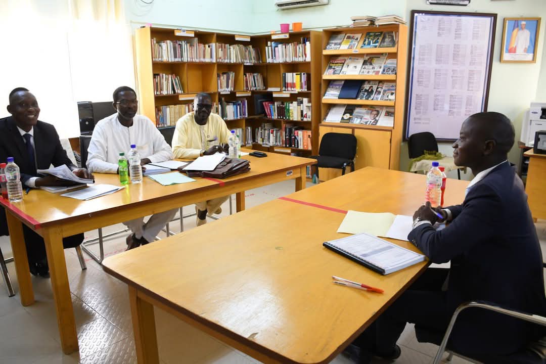 Soutenance à l' Ecole Nationale d'Administration.
J’ai siégé en qualité de Directeur de Mémoire. L’impétrant a expliqué longuement la phase de transition au #TD, tout en apportant sa valeur ajoutée, non seulement pour Tchad, mais aussi pour toutes les transitions en Afrique.