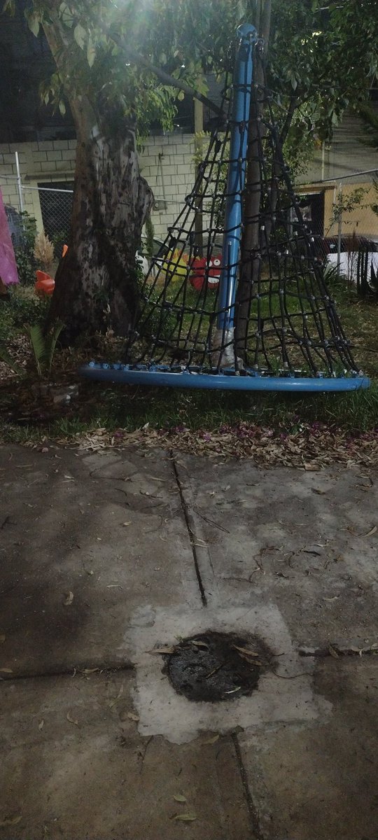 GolondrinasCol's tweet photo. Solicitamos a la @AlcaldiaAO la reinstalación del juego y la colocación  de columpios en el área recreativa de la calle de Pericos en la col. Golondrinas 2da sección.

¡¡¡No más espacios públicos privatizados!!!

@ClaraBrugadaM 
@LopezCasarinJ https://t.co/hasyvfL6Jg