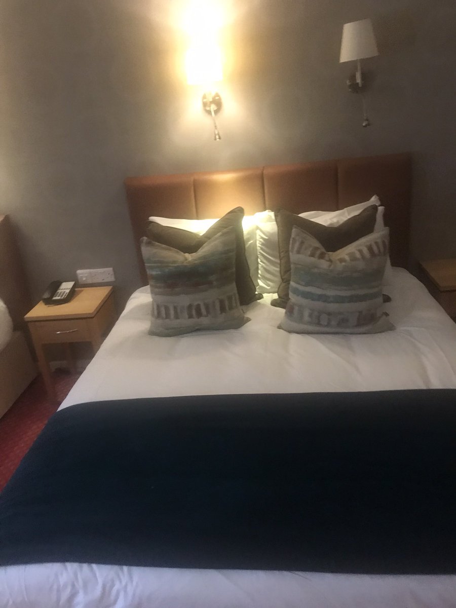 MortimerMurphy1's tweet photo. If you want to stay at a beautiful hotel in Killarney with fantastic staff, food, views of the Lakes &amp; Mountains +a 9 hole golf course, Gym&amp; Pool - plus houses to let that would work out cheaper for family / why not try @Castlerosse1 - tell them Mortimer sent you 😅- relaxation https://t.co/4tQgZdjdpl