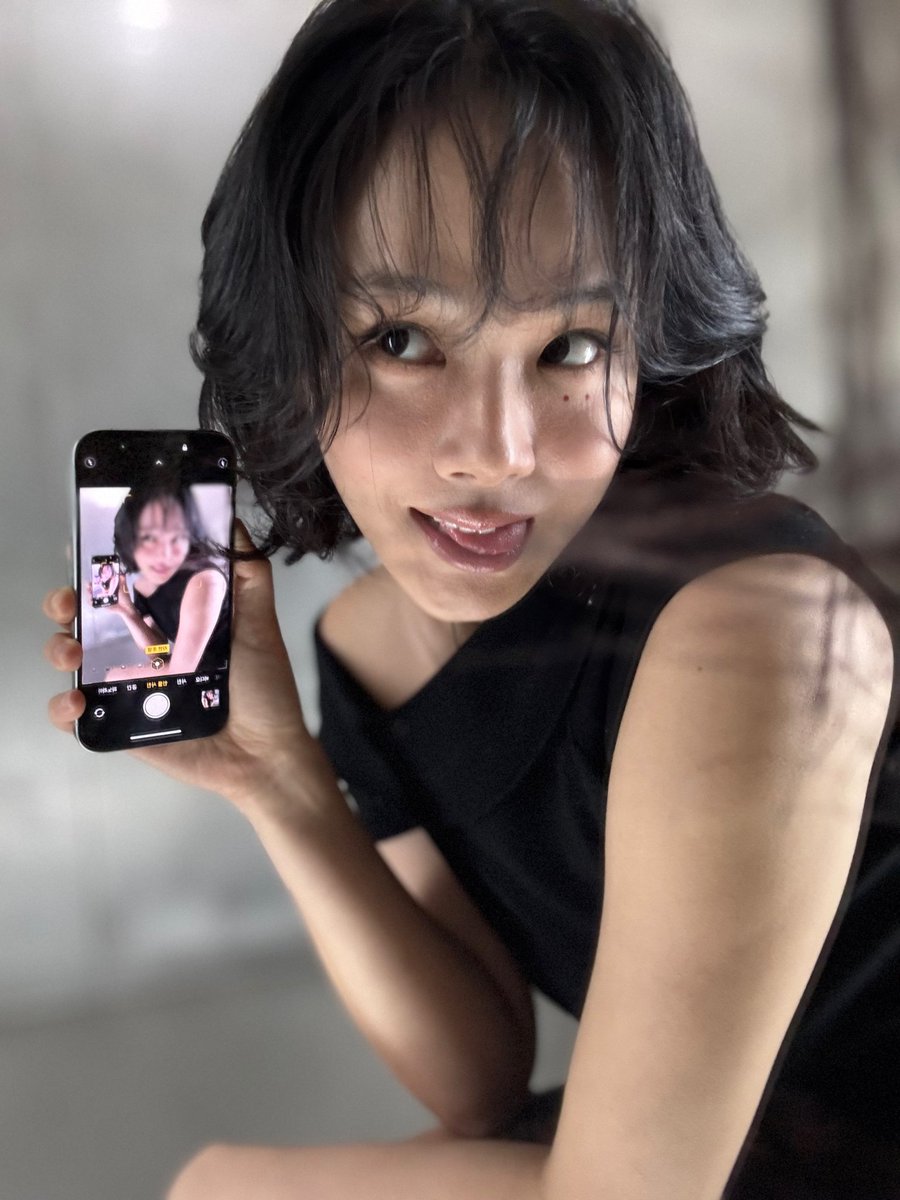 Hello, this is Bibi
My 2nd full album is out. Oh my god, I can't believe it
I've been working on these songs for so long that they feel like a part of my body. I feel comfortable and relaxed
I love you, pookïe
Thank you so much
I'm not just grateful to pookïe