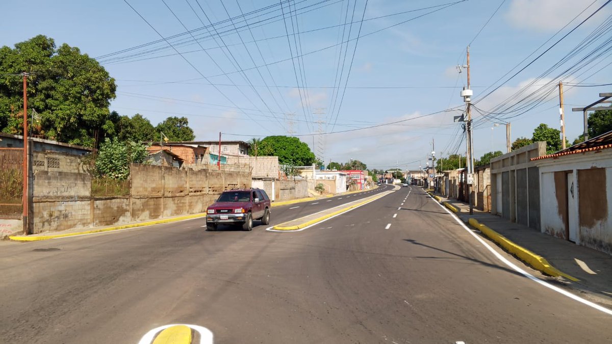 #Zulia: Gobernador <a href="/manuelrosalesg/">Manuel Rosales</a> inaugura trabajos de recuperación, construcción y modernización en el sector Los Haticos de Maracaibo

tinyurl.com/4h6d649w