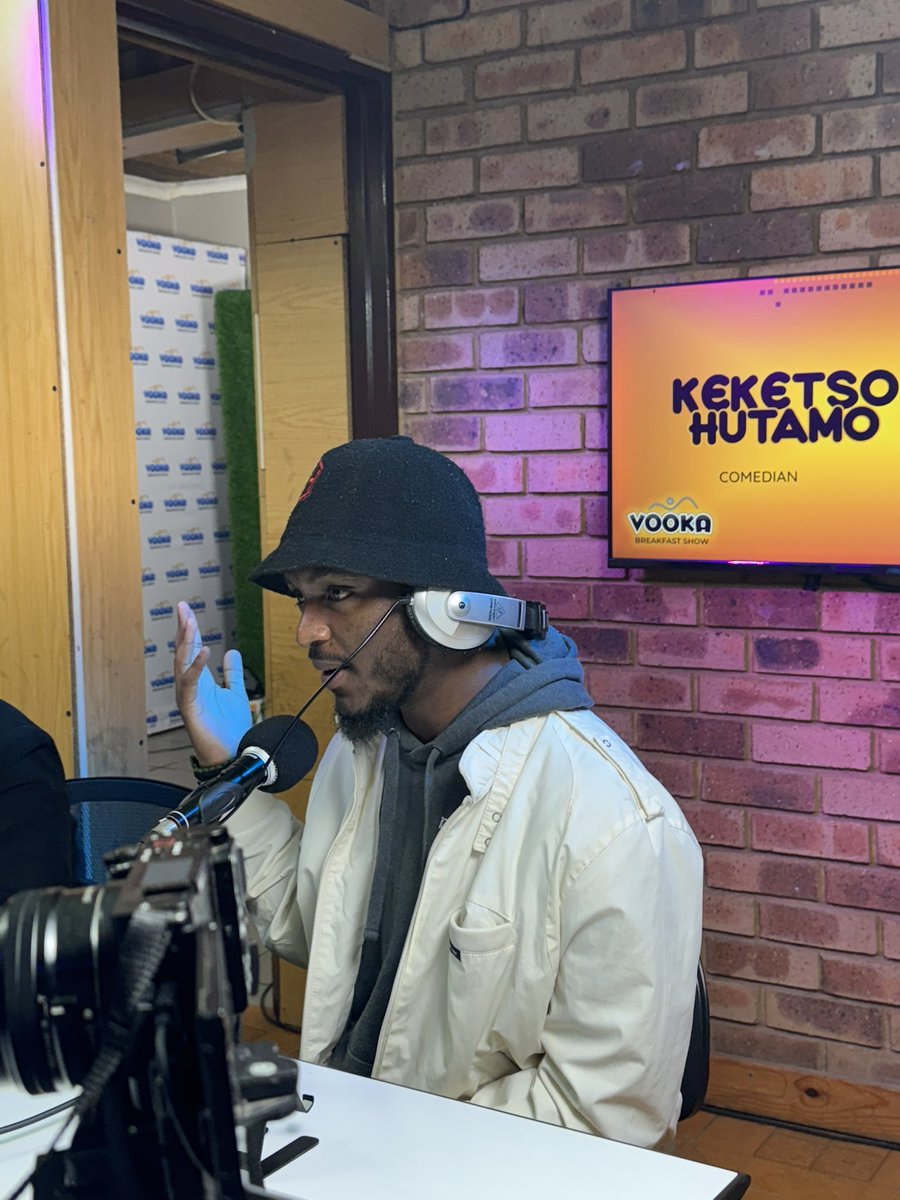 VookaDaily's tweet image. This #ComedyWednesday, we welcomed the hilarious @keketso_hutamo — Vosloorus’ finest and your new fave comedian! Undiluted and Unfiltered 🤣

SUBSCRIBE to catch us live from 7AM on #VookaBreakfast.
#DilutedLaughs | #MzansiComedy | #HiddenGems