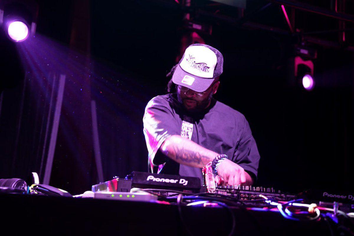 THANK YOU ALL WHO CAME OUT TO ANY OF MY SHOWS! HAD SO MUCH FUN WITH THEN. EASILY ONE OF MY FAVORITE CONS OF THE YEAR.

THIS IS ONLY THE BEGINNING!!!!

📸: @/gab_jankums