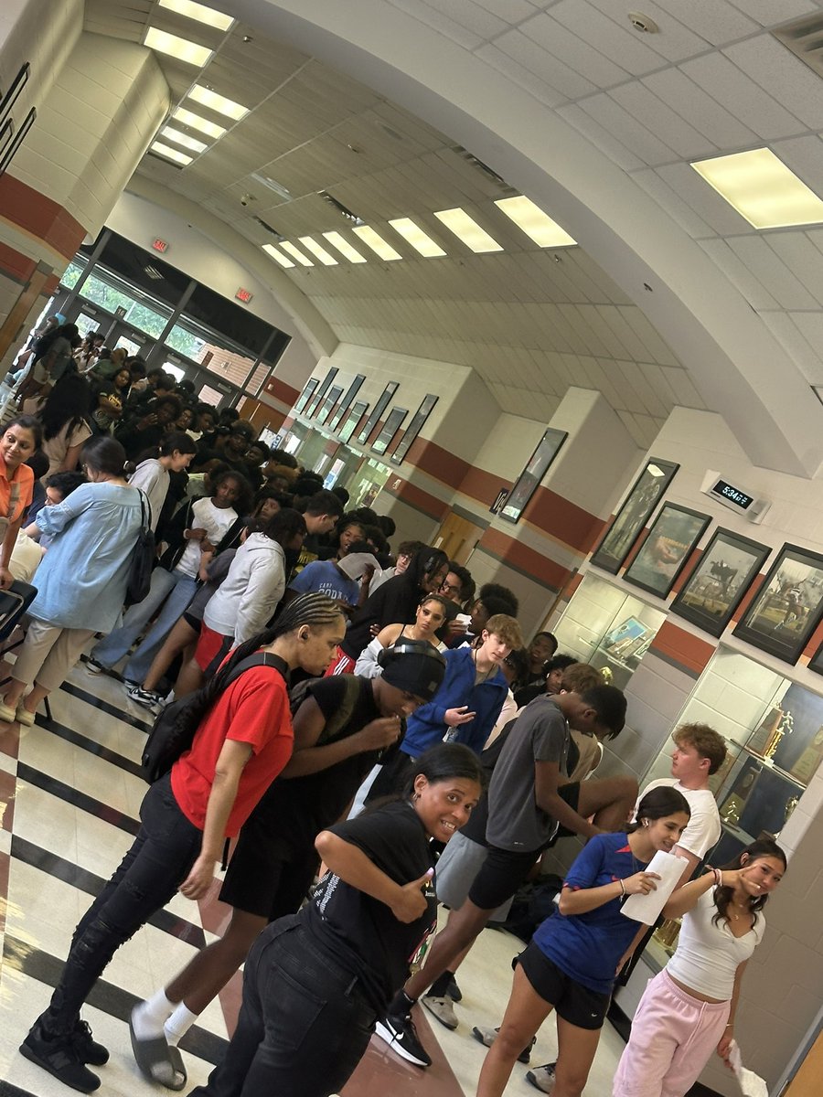 RHSFAM1LY's tweet image. We had 207 athletes and band members from @RanchviewWolves and @BushMSBroncos take advantage of free physicals last night!!!
#WestsideBestside
@CFBISD @PutterRenee @RamirezCoach @kara_miller3