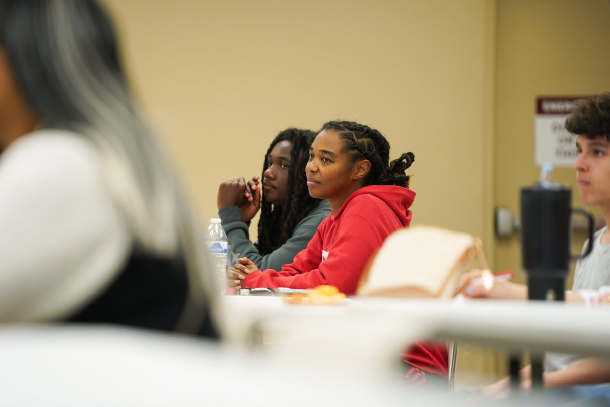 lulypconnected's tweet image. Big S/O to our VP Gregory Mitchell for leading an incredible #NDOS tech workshop! 🖥️💪🏾 Louisville’s future is bright.

Much love to Chris Redd &amp;amp; Ricky Mason for sharing gems on breaking into tech! 💬🔥

📖 Read more: spectrumnews1.com/ky/louisville/…

#RepresentationMatters