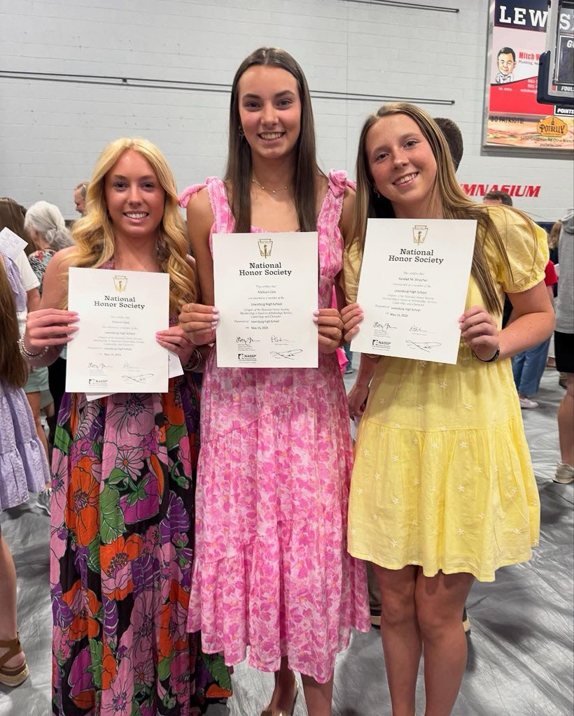 VbPatriots's tweet image. Congratulations to Addison Cole, Emlynn Ford and Kendall Strocher for being inducted into the LHS National Honor Society 🌟