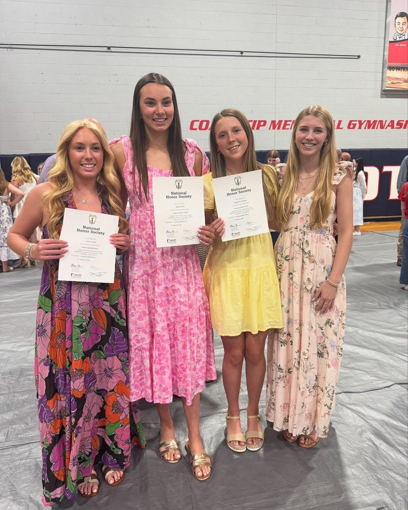 VbPatriots's tweet image. Congratulations to Addison Cole, Emlynn Ford and Kendall Strocher for being inducted into the LHS National Honor Society 🌟
