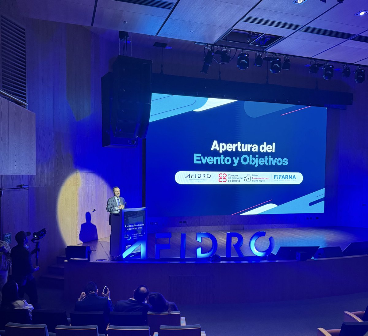 “Fomentamos ciencia, tecnología e innovación como motor de desarrollo empresarial en Bogotá y Cundinamarca.” -Juan Carlos González Vergara, Vicepresidente de competitividad cámara de comercio de Bogotá (<a href="/camaracomerbog/">Cámara de Comercio de Bogotá</a> )

#GonfianzaSanitaria <a href="/FifarmaLatam/">FIFARMA</a>