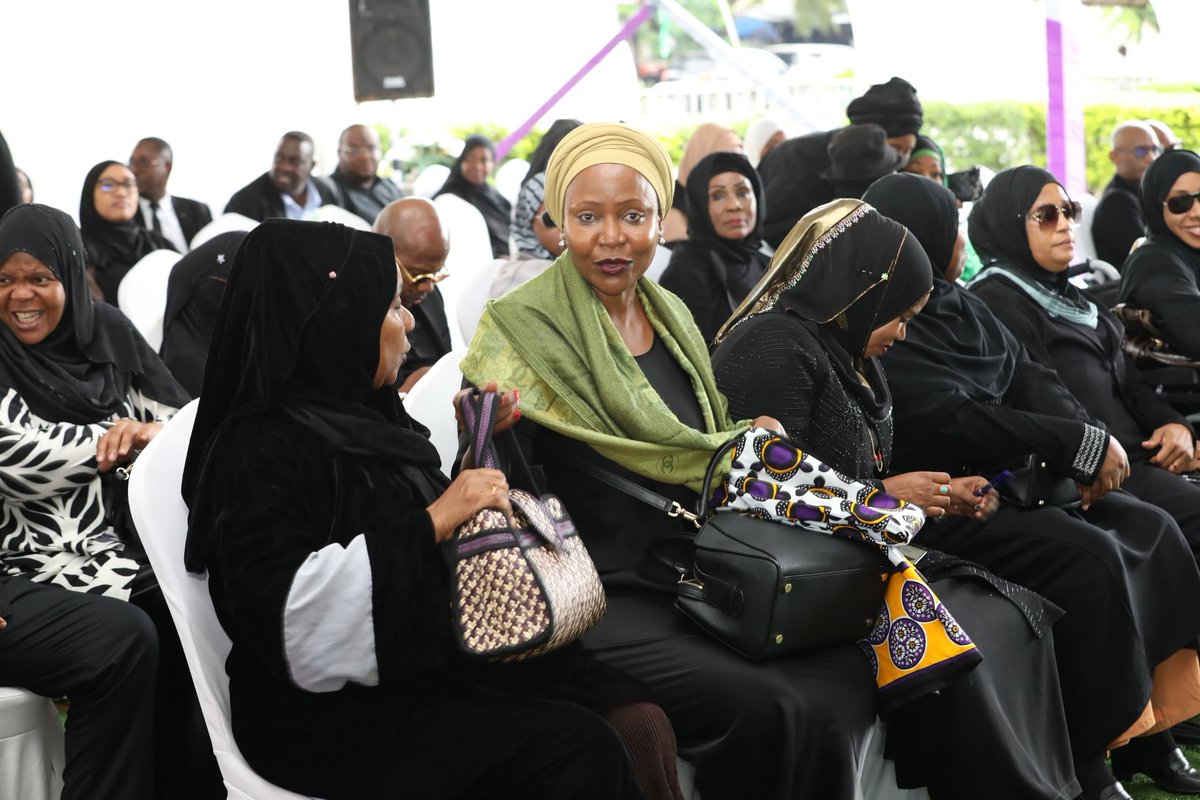 1/2: Taasisi ya ZPDB iliungana na Rais wa Zanzibar na Mwenyekiti wa Baraza la Mapinduzi, Mhe. Dkt. Hussein Ali Mwinyi na Viongozi wa; Kitaifa, dini na wengineo pamoja na ndugu, jamaa na marafiki katika kushiriki mazishi  ya aliyekuwa Msemaji Mkuu wa Serikali Charles Martin Hilary