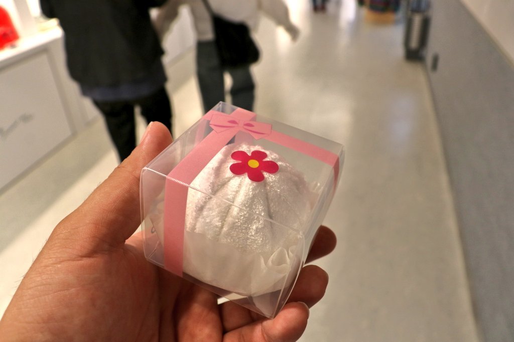 BIRUMACHIOSAKA's tweet photo. TECH WORLD台湾館の来場記念品まとめ(メモ)
5月14日現在確認できたもの
・トートバッグ(青)
・トートバッグ(黄緑)
・ネームタグ(タピオカ風)
・帽子と袋(台湾バナナ)
・帽子と袋(タピオカ)
・ハンカチ(タイワンツキノワグマ)
・ハンカチ(小籠包)
・2wayバッグ
#大阪・関西万博 #TECH_WORLD https://t.co/PAPfAlVCVl