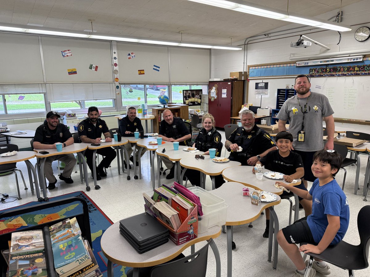 Our <a href="/JeffersonD50/">Jefferson Elementary School</a> students saved up their Bee Bucks to have lunch with police officers yesterday! #JeffersonJourney
