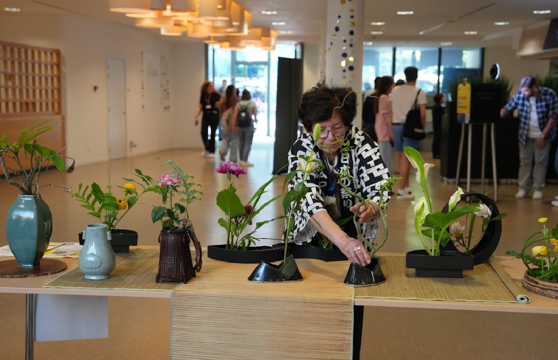 JapanMissionEU's tweet photo. At the #EUOpenDay, the Mission of Japan to the EU hosted manga & origami workshops, a live ikebana demo, VR tours of #EXPO2025 Osaka, and a live link to the 🇪🇺 Pavilion in 🇯🇵!
@euatexpo @expo2025japan @eu_eeas https://t.co/G09072Ke0j