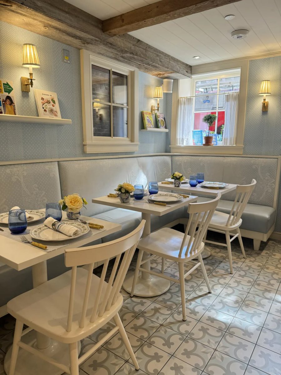 📍 71 Charles St, Boston, MA 02114 
A former small residential building converted into a bookstore + restaurant