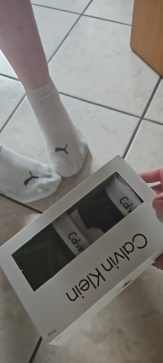 MoneydomSharon's tweet photo. Stummel durfte mir neue Calvin klein Slips kaufen 😈😍 https://t.co/5MPlvfom0N