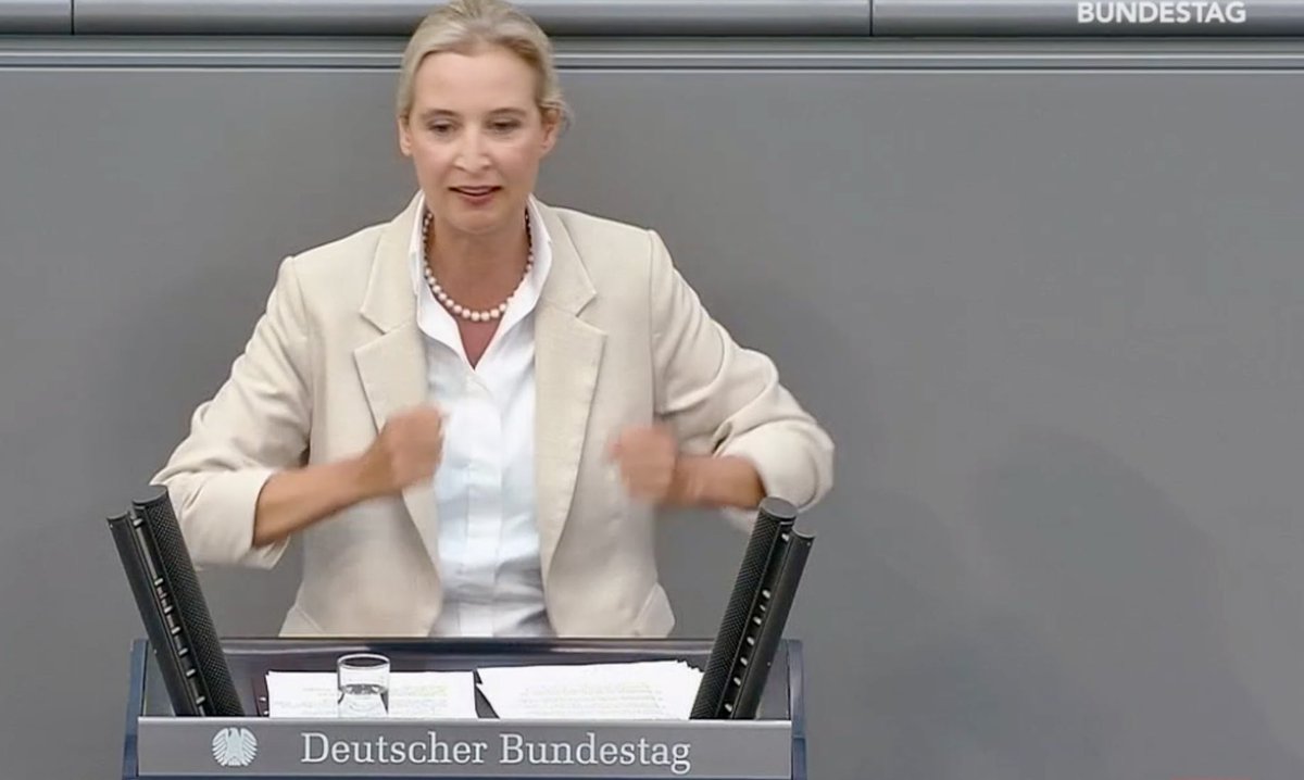 Grandiose Rede von Alice Weidel, heute im Bundestag.
Ein Extremist ist ……………..!
youtu.be/jXeBF6BiKMM