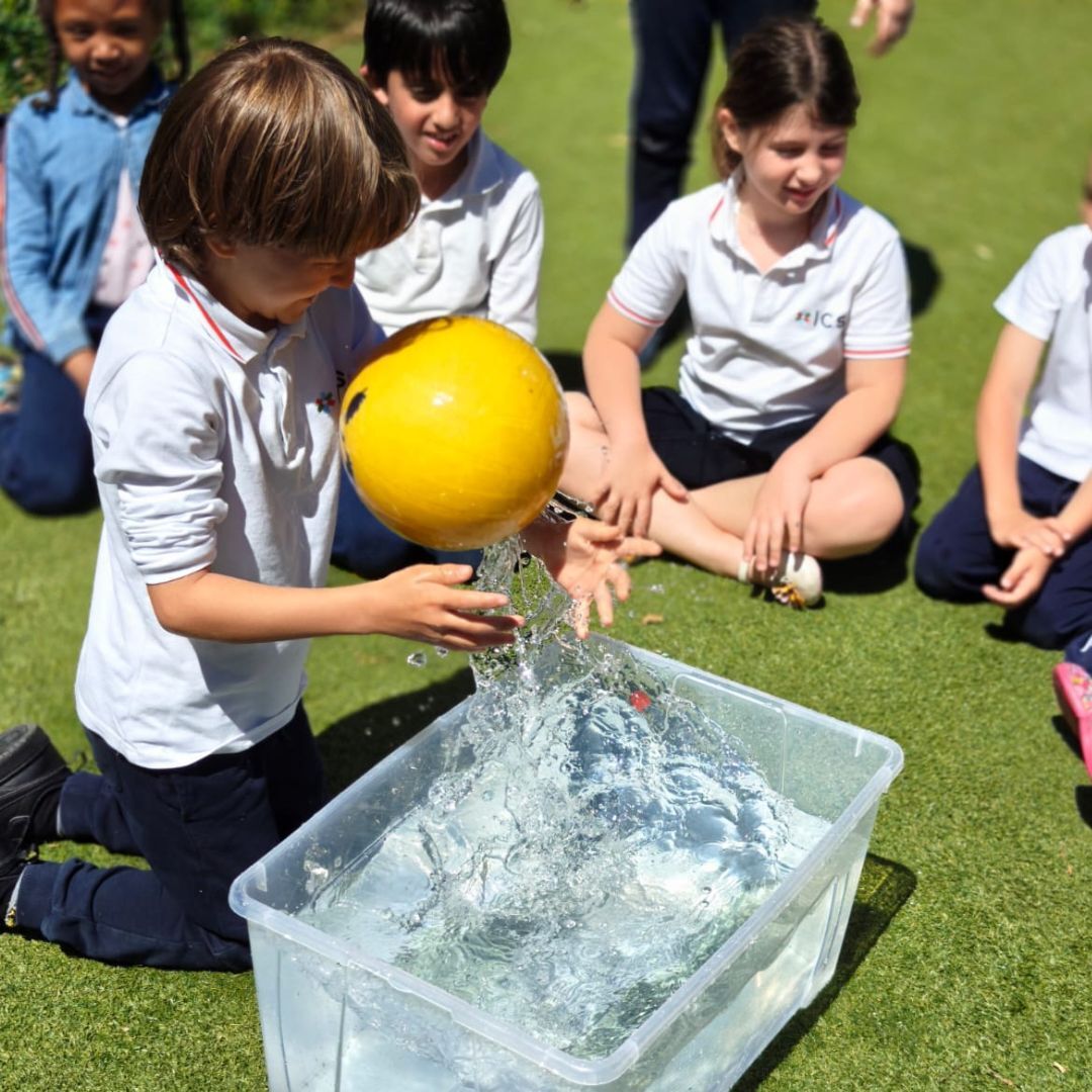 RomeIntSchool's tweet image. We’re Rome’s only school offering both the IB PYP and Diploma, guiding global learners from early years to university. Recently, Year 2 explored forces through water play—bringing physics to life with curiosity and fun!
#risrome #ibworldschool #ibprimaryyears #globeducate #ibdp