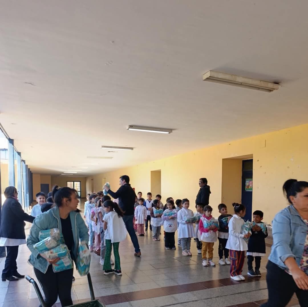 Programa1700D's tweet image. 🔔Se realizo la entrega de productos del Programa #MisPrimeros1700Dias. Alumnos de 1° y 2° grado de la Esc. Nº 1238 Esc. de La Patria Loreto.